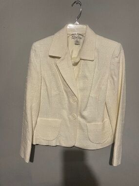Kim Rogers women’s size 8P white button-down suit jacket